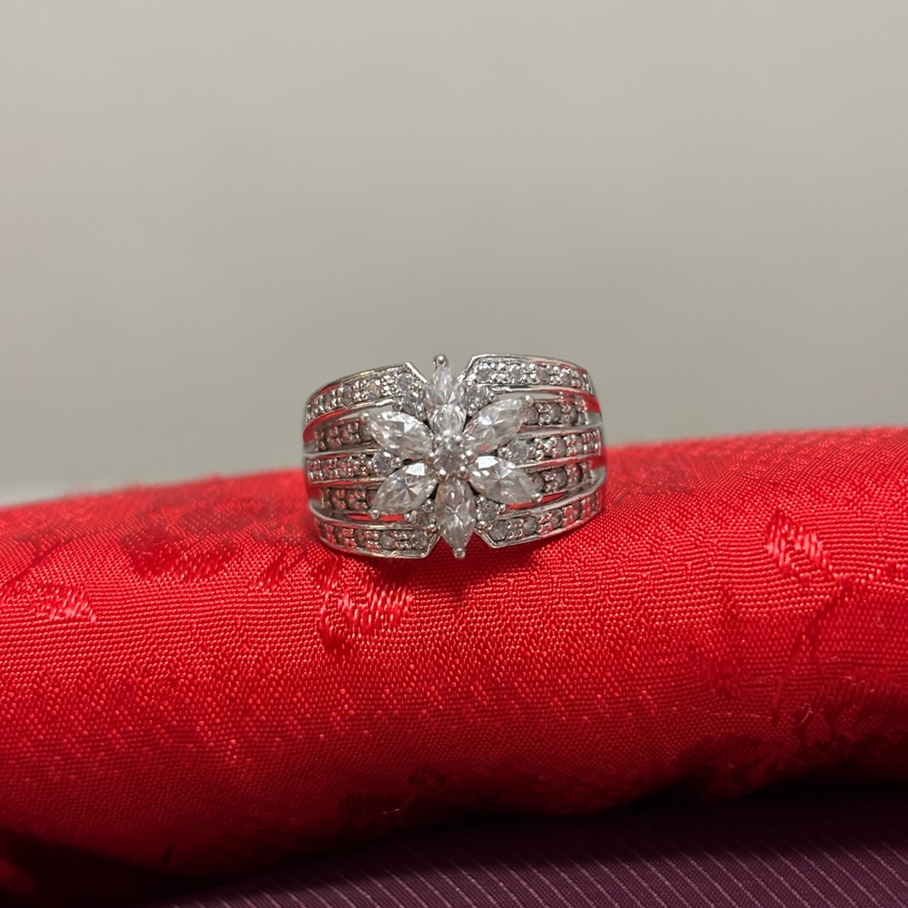 Elegant Silver Butterfly Ring